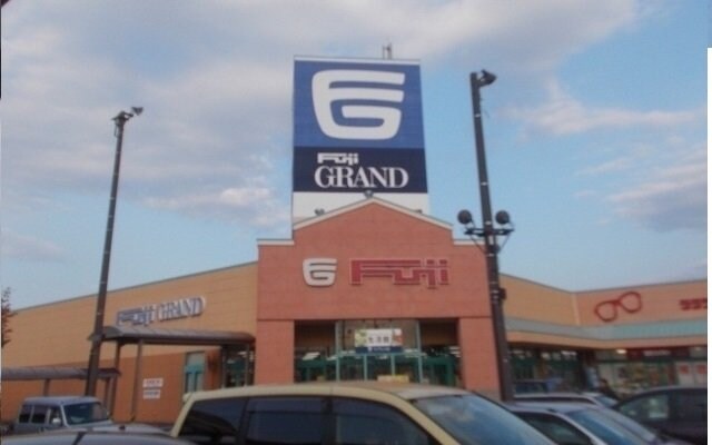 物件外観写真3　(フジグラン十川店さんまで3400m)