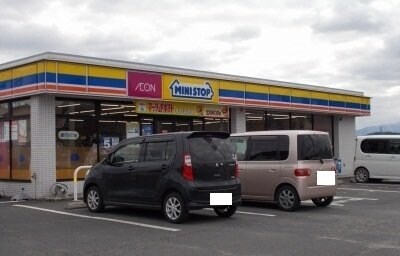 物件外観写真2　(ミニストップさんまで2100m)