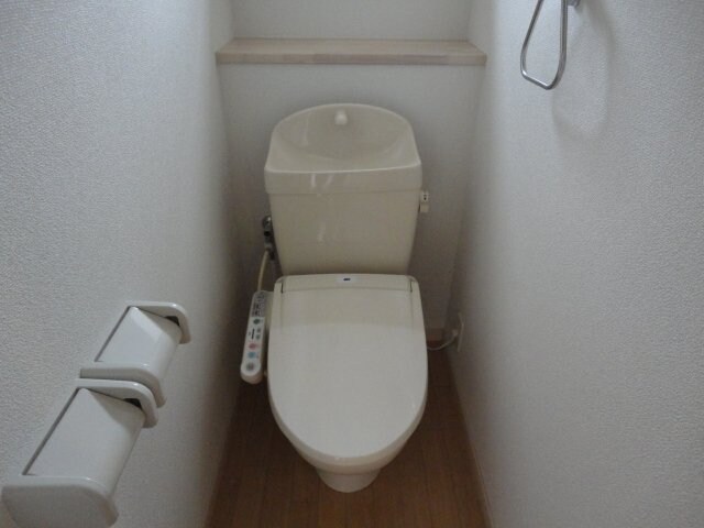 物件内観写真17　(シャワー付トイレ)