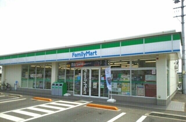 物件外観写真5　(ファミリーマートさんまで187m)