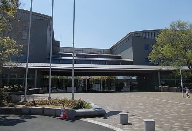 物件外観写真5　(県立図書館様まで1900m)