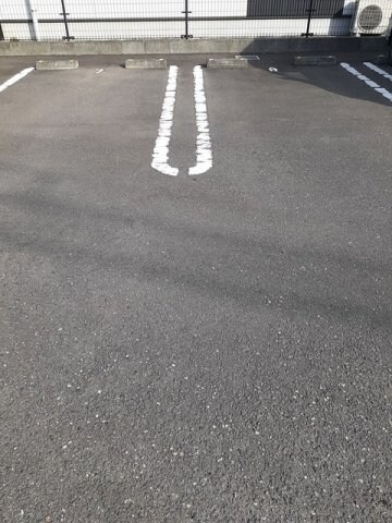 物件外観写真2　(駐車場です)