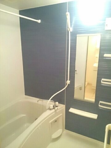 物件内観写真11　(コンパクトで使いやすいお風呂です)