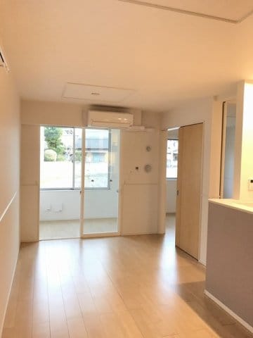 物件内観写真9　(ゆったりとしたリビングです)