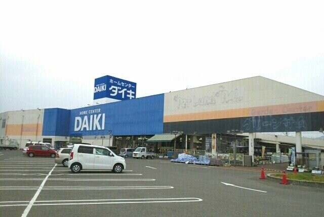 物件外観写真4　(ダイキさんまで1030m)