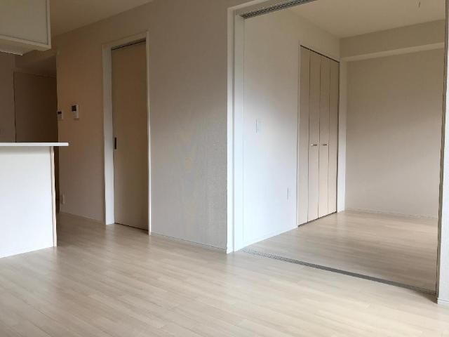 物件内観写真3　(リビング)