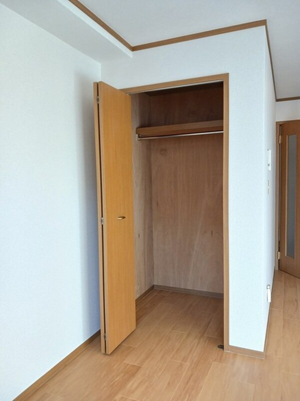 収納(マルナカ屋島西町店さんまで1210m)