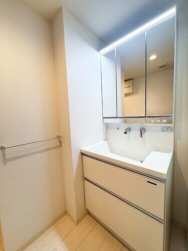 物件内観写真6　(洗面化粧台)