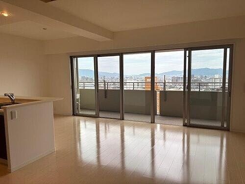 物件内観写真4　(リビング（原状回復工事後2025/10）)