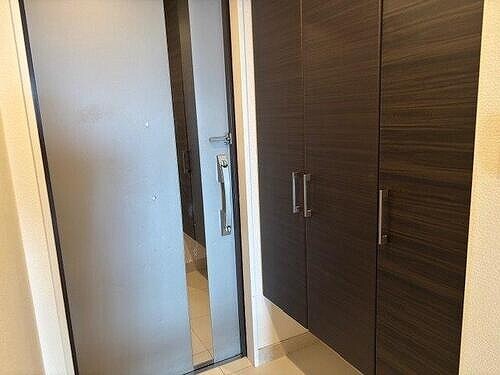 物件内観写真7　(玄関（原状回復工事後2025/10）)