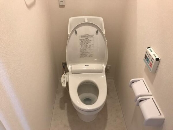 トイレ(シャワー付トイレ)