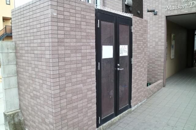 物件内観写真16　(敷地内ごみ置場)