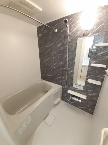 物件内観写真11　(コンパクトで使いやすいお風呂です)