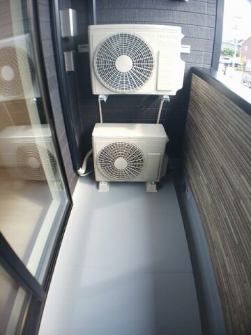 物件内観写真18　(開放的で明るい空間を演出してくれるバルコニーです)