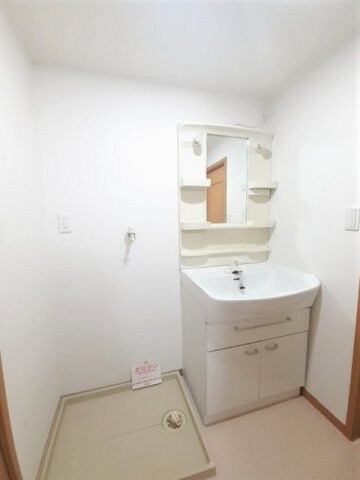 物件内観写真17　(コンパクトで使いやすい洗面所)