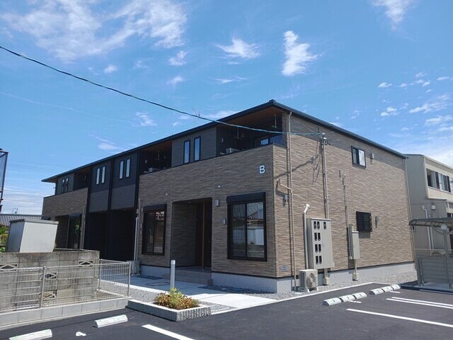 物件外観写真1　(きれいな外観です)