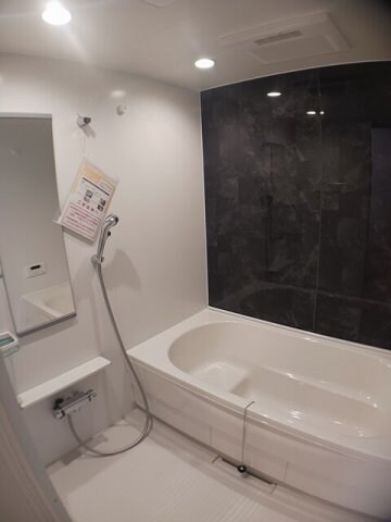 物件内観写真11　(日々の疲れを癒すお風呂付です)