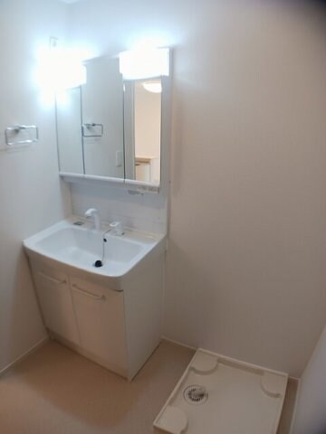 物件内観写真17　(忙しい朝には欠かせない洗面所です)