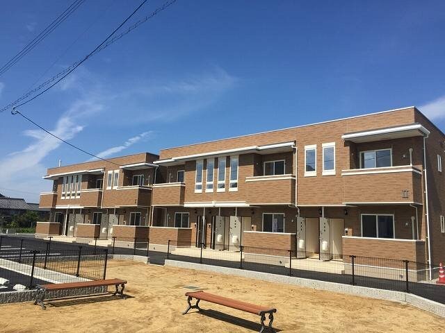 物件外観写真1　(建物外観を気になさる方へ、見た目の良い物件です)