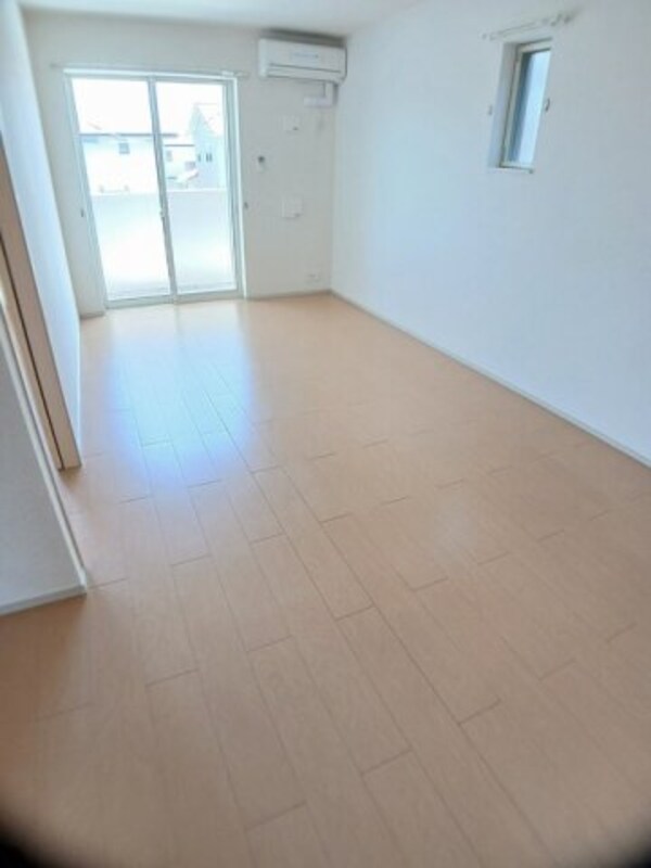 居室(ゆったり過ごせる居間です)