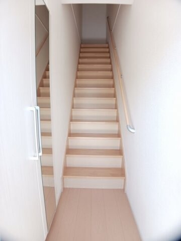 物件内観写真15　(きれいな玄関です)