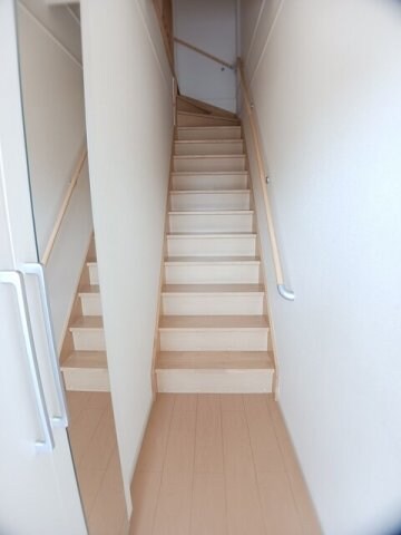 物件内観写真15　(落ち着いた玄関です)