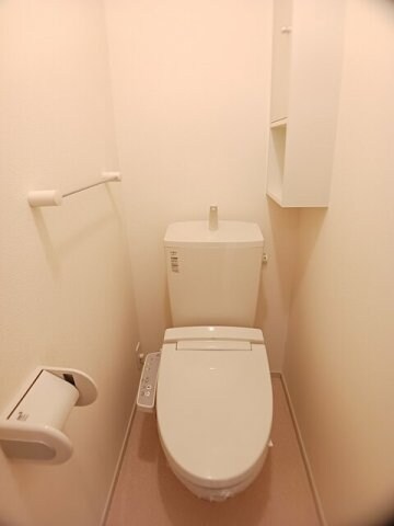 物件内観写真16　(シンプルで使いやすいトイレです)