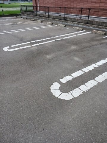 物件外観写真2　(駐車場完備です)