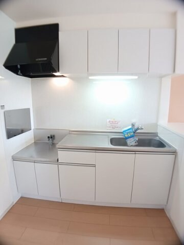 物件内観写真10　(コンパクトなキッチンで掃除もラクラク)
