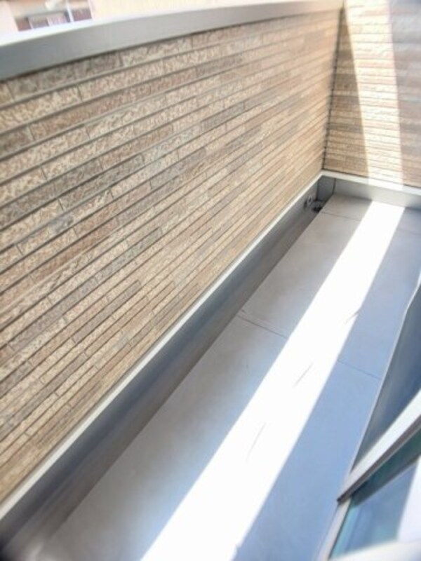 バルコニー(暖かな日差しのふりそそぐバルコニー)