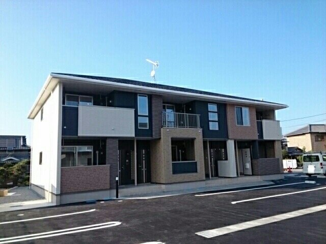 物件外観写真1　(きれいな外観です)