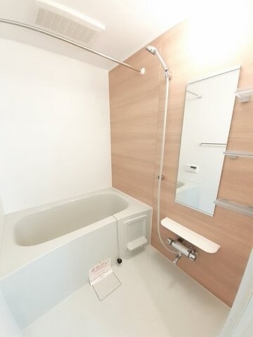 物件内観写真11　(コンパクトで使いやすいお風呂です)