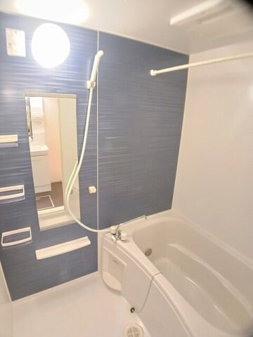 物件内観写真11　(日々の疲れを癒すお風呂付です)