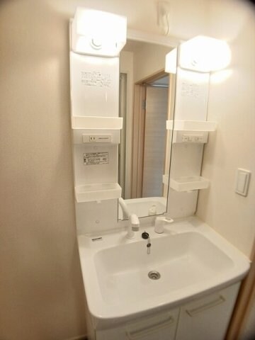 物件内観写真17　(使いやすい洗面所です)