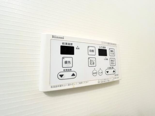 物件内観写真21　(バスの中のパネル)