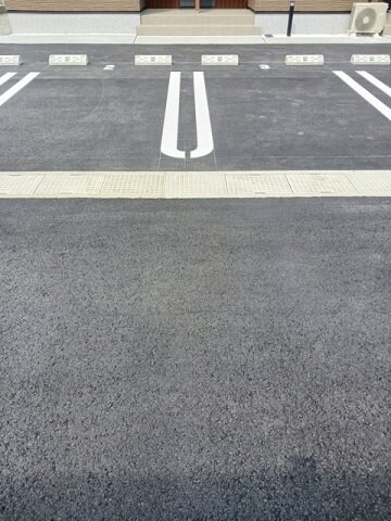 物件外観写真2　(駐車場完備です)