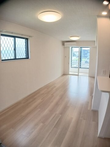 物件内観写真9　(ゆったり過ごせるリビングです)