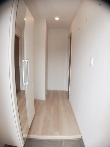 物件内観写真15　(シンプルで使いやすい玄関です)