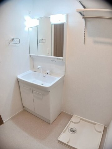 物件内観写真17　(脱衣スペースもあります)