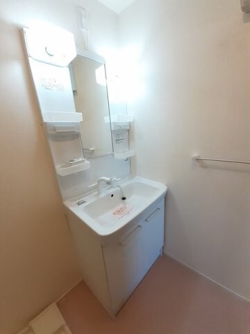 物件内観写真17　(コンパクトで使いやすい洗面所)