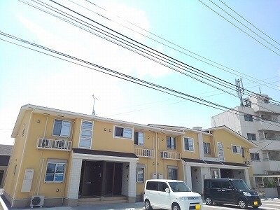 物件外観写真1　(おしゃれな外観です)