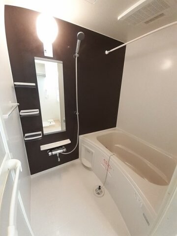 物件内観写真11　(落ち着いた空間のお風呂です)