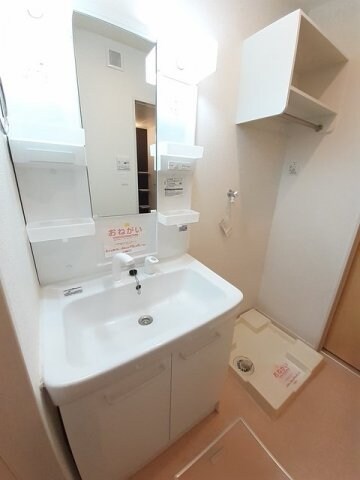 物件内観写真17　(忙しい朝には欠かせない洗面所です)