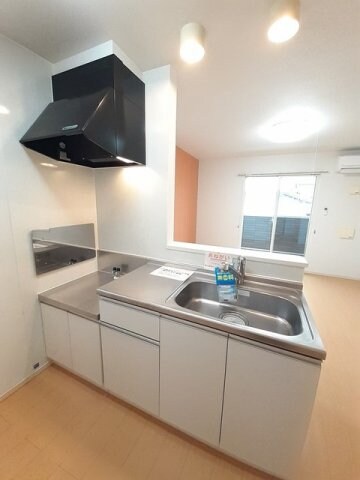 物件内観写真10　(コンパクトなキッチンで掃除もラクラク)