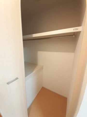 物件内観写真14　(たっぷりとした収納スペースです)