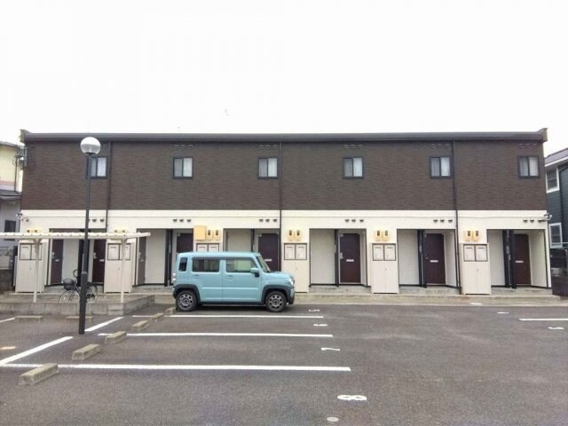 物件外観写真1　(2022年12月に外壁塗装いたしました。)