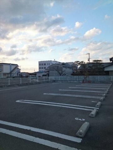 物件外観写真2　(駐車場があります)