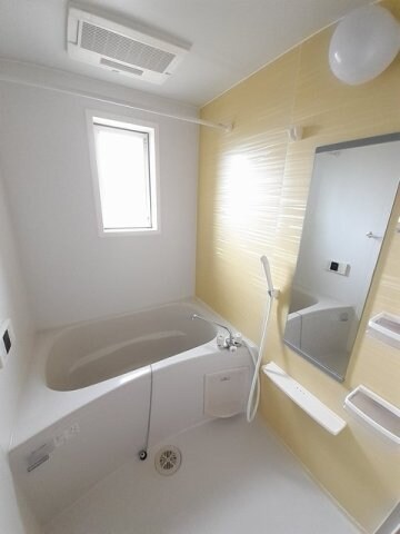 物件内観写真11　(コンパクトで使いやすいお風呂です)