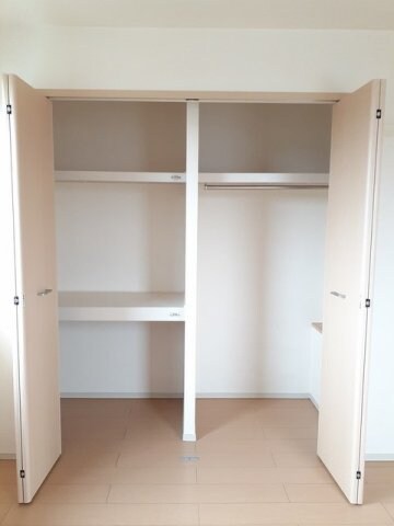 物件内観写真14　(小物を収納するのに便利です)