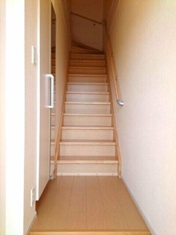 物件内観写真15　(落ち着いた玄関です)